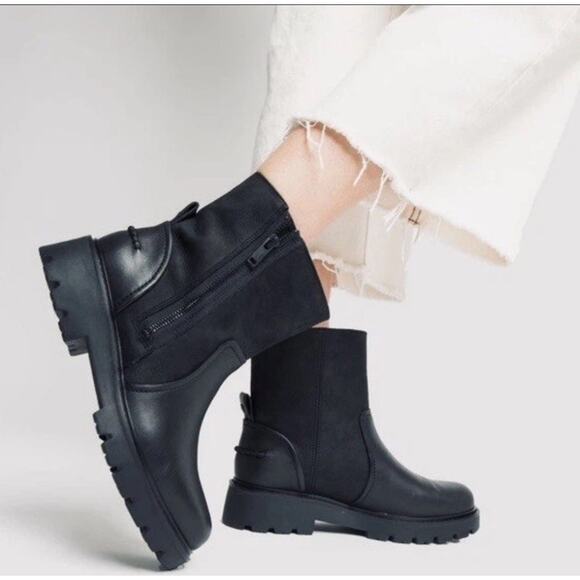 NWT Ugg Polk Lug Sole Moto Boots Black Leather Size 8 - Picture 1 of 13